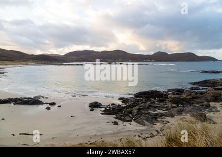 La plage de la baie de Sanna donnant sur la communauté isolée de Portuairk sur la péninsule Ardnamurchan Banque D'Images