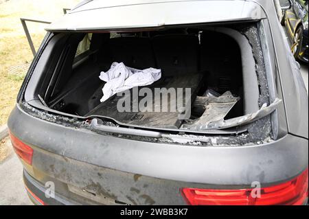 Geklauter Audi in tödlichen Unfall in Polen verwickelt Kein Auto und 60,000 Euro Schulden 22.06.2022 Frankfurt Geklauter Audi in tödlichen Unfall in Polen verwickelt Kein Auto und 60,000 Euro Schulden. Im Bild : Der zerstörte Audi Q7 von Familie Schmidt. Francfort Francfort Hessen Allemagne *** Audi volé impliqué dans un accident mortel en Pologne - pas de voiture et 60 000 euros de dettes 22 06 2022 Francfort volé Audi impliqué dans un accident mortel en Pologne - pas de voiture et 60 000 euros de dettes dans l'image l'Audi Q7 détruit de la Schmidt famille Frankfurt Frankfurt Hessen Allemagne Banque D'Images