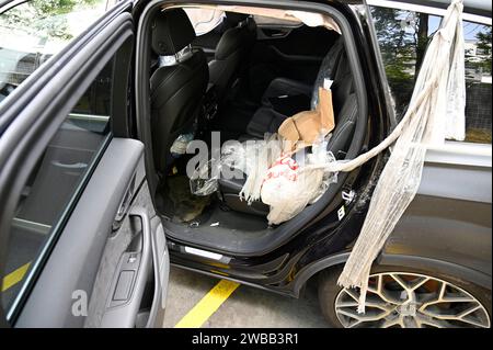 Geklauter Audi in tödlichen Unfall in Polen verwickelt Kein Auto und 60,000 Euro Schulden 22.06.2022 Frankfurt Geklauter Audi in tödlichen Unfall in Polen verwickelt Kein Auto und 60,000 Euro Schulden. Im Bild : Der zerstörte Audi Q7 von Familie Schmidt. Francfort Francfort Hessen Allemagne *** Audi volé impliqué dans un accident mortel en Pologne - pas de voiture et 60 000 euros de dettes 22 06 2022 Francfort volé Audi impliqué dans un accident mortel en Pologne - pas de voiture et 60 000 euros de dettes dans l'image l'Audi Q7 détruit de la Schmidt famille Frankfurt Frankfurt Hessen Allemagne Banque D'Images