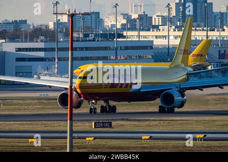 DHL Airbus A330-243F, Frachtflugzeuge BEI der Landung auf dem Flughafen Köln-Bonn, NRW, Deutschland Flughafen Köln-Bonn *** DHL Airbus A330 243F, avion cargo atterrissant à Cologne Bonn Airport, NRW, Allemagne Cologne Bonn Airport Banque D'Images