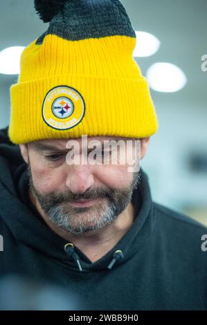 Washington, États-Unis d ' Amérique. 09 novembre 2023. Le sénateur américain John Fetterman (démocrate de Pennsylvanie) s'entretient avec des journalistes dans le métro du Sénat lors d'un vote au Capitole des États-Unis à Washington, DC, mardi 9 janvier 2024. Crédit : Rod Lamkey/CNP/Sipa USA crédit : SIPA USA/Alamy Live News Banque D'Images