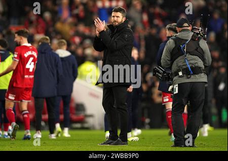 Le Manager de Middlesbrough, Michael Carrick (au centre), applaudit les supporters après le coup de sifflet final de la demi-finale de la coupe Carabao au Riverside Stadium, Middlesbrough. Date de la photo : mardi 9 janvier 2024. Banque D'Images