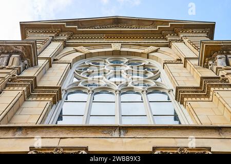 Détail de la fenêtre gothique sur la façade de la Basilique de St Josaphat Banque D'Images