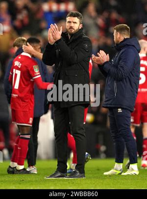 Le Manager de Middlesbrough, Michael Carrick (au centre), applaudit les supporters après le coup de sifflet final de la demi-finale de la coupe Carabao au Riverside Stadium, Middlesbrough. Date de la photo : mardi 9 janvier 2024. Banque D'Images