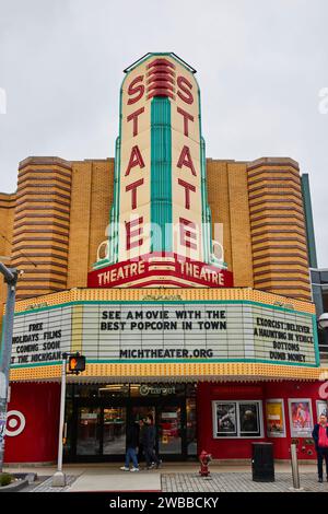 Quartier animé du State Theatre Marquee et scène urbaine Banque D'Images