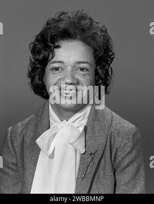 Christine Darden, mathématicienne de la NASA, analyste de données et ingénieure aéronautique, portrait de tête et d'épaule, NASA Langley Research Center, Hampton, Virginie, États-Unis, NASA, 1981 Banque D'Images