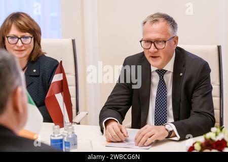 RIGA, Lettonie. 9 janvier 2024. Arvils Aseradens (photo), ministre letton des Finances, rencontre Paschal Donohoe, président de l'Eurogroupe, ministre irlandais des dépenses publiques, de la mise en œuvre du plan national de développement et de la réforme. Crédit : Gints Ivuskans/Alamy Live News Banque D'Images