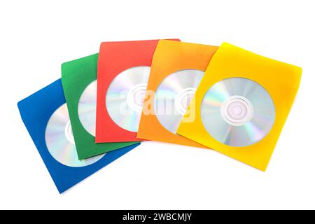 disque compact et enveloppe devant fond blanc Banque D'Images