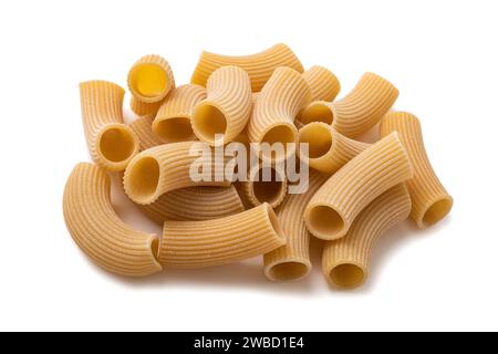 Pâtes Rigatoni isolé sur fond blanc Banque D'Images