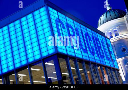 The Crucible Theatre at Night, Sheffield, South Yorkshire, nord de l'Angleterre, Royaume-Uni Banque D'Images