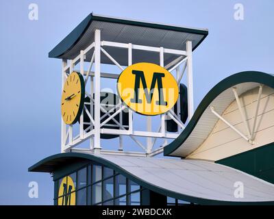 Supermarché Morrisons et logo M, nord du pays de Galles, Royaume-Uni Banque D'Images