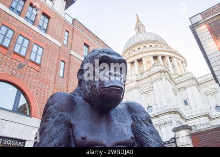 Londres, Royaume-Uni. 10 janvier 2024. Wild About Babies de Gillie et Marc à Paternoster Square, une exposition extérieure gratuite présentant des sculptures de bébés animaux et un gorille géant, qui vise à sensibiliser aux espèces menacées et à la conservation de la faune. Crédit : Vuk Valcic/Alamy Live News Banque D'Images