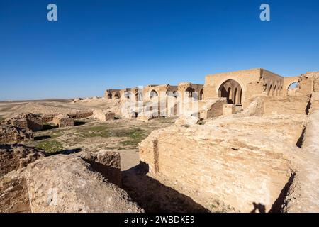 Vue des vestiaires du calife adjacents à la mosquée Abbasside Abu Dulaf du 9e siècle, Samarra, Irak Banque D'Images