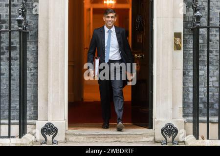 Londres, Royaume-Uni. 10 janvier 2024. Image © Licence à Parsons Media. 10/01/2024. Londres, Royaume-Uni. Rishi Sunak PMQs. Photo de Martyn Wheatley/Parsons médias le Premier ministre Rishi Sunak quitte la rue No10 Downing pour les questions des premiers ministres à la Chambre des communes. Crédit : andrew parsons/Alamy Live News Banque D'Images