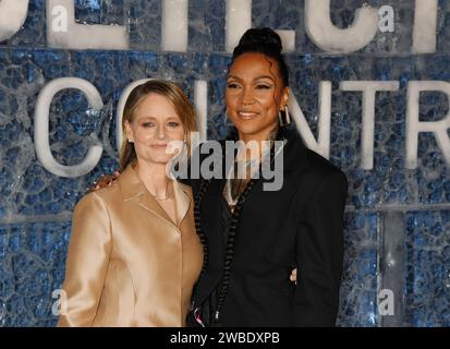 Los Angeles, Californie, États-Unis. 09 janvier 2024. (G-D) Jodie Foster et Kali Reis assistent à la première Los Angeles de Warner Bros.' True Detective : Night Country au Paramount Theatre le 09 janvier 2024 à Los Angeles, Californie. Crédit : Jeffrey Mayer/JTM photos/Media Punch/Alamy Live News Banque D'Images