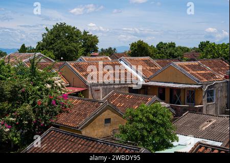 Les toits de Hoian, au centre du Vietnam. Hoian est un site classé au patrimoine mondial de l'UNESCO et une destination touristique populaire Banque D'Images