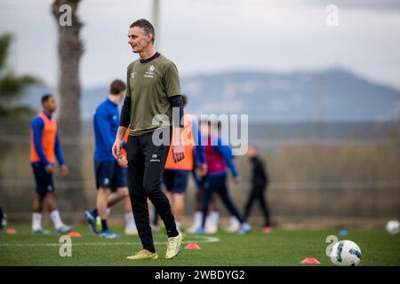 Oliva, Espagne. 10 janvier 2024. Francky Vandendriessche, entraîneur des gardiens de Gand, photographié lors du camp d'entraînement hivernal de l'équipe belge de football KAA Gent, à Oliva, en Espagne, le mercredi 10 janvier 2024. BELGA PHOTO JASPER JACOBS crédit : Belga News Agency/Alamy Live News Banque D'Images