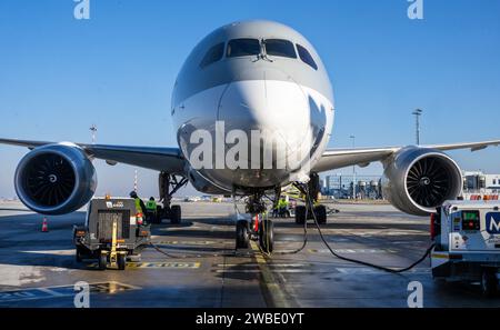 Doha, Prague. 10 janvier 2024. Présentation cérémonielle du Boeing 787 Dreamliner de Qatar Airways à son retour sur la route de Prague à Doha, Prague, République tchèque, 10 janvier 2024. Crédit : Michaela Rihova/CTK photo/Alamy Live News Banque D'Images