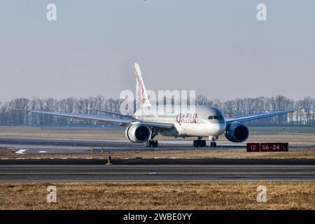 Doha, Prague. 10 janvier 2024. Présentation cérémonielle du Boeing 787 Dreamliner de Qatar Airways à son retour sur la route de Prague à Doha, Prague, République tchèque, 10 janvier 2024. Crédit : Michaela Rihova/CTK photo/Alamy Live News Banque D'Images