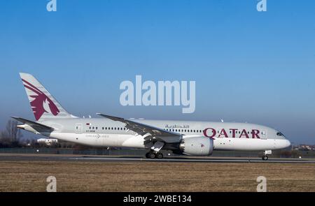 Doha, Prague. 10 janvier 2024. Présentation cérémonielle du Boeing 787 Dreamliner de Qatar Airways à son retour sur la route de Prague à Doha, Prague, République tchèque, 10 janvier 2024. Crédit : Michaela Rihova/CTK photo/Alamy Live News Banque D'Images