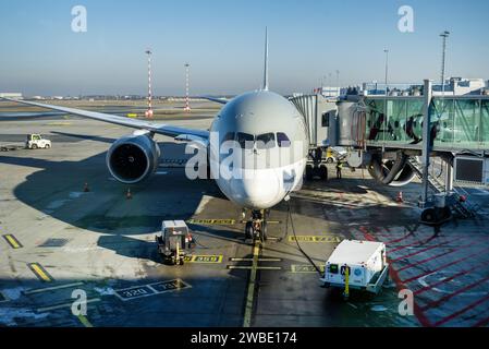 Doha, Prague. 10 janvier 2024. Présentation cérémonielle du Boeing 787 Dreamliner de Qatar Airways à son retour sur la route de Prague à Doha, Prague, République tchèque, 10 janvier 2024. Crédit : Michaela Rihova/CTK photo/Alamy Live News Banque D'Images