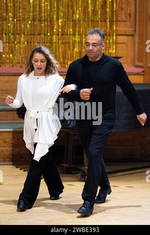 Krishnan Guru Murthy et Jowita Przystal pendant les répétitions dans un studio de danse londonien avant l'ouverture de la tournée britannique Strictly Come Dancing live, qui commence sa tournée de 30 dates le 19 janvier. Date de la photo : mercredi 10 janvier 2024. Banque D'Images