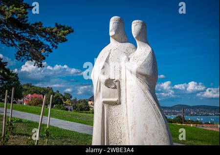 Statue du roi André Ier et Anastasia à côté de l'abbaye de Tihany à Tihany, Hongrie Banque D'Images