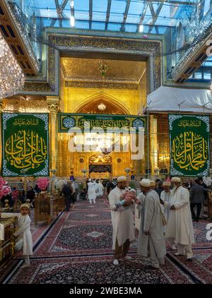 Pèlerins Bohra au sanctuaire d'al-Abbas, Karbala, Irak Banque D'Images