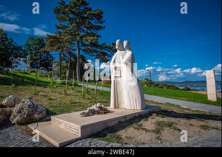 Statue du roi André Ier et Anastasia à côté de l'abbaye de Tihany à Tihany, Hongrie Banque D'Images