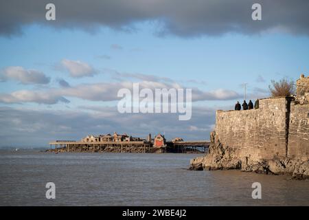 Vue générale de Birnbeck Pier, situé dans le canal de Bristol à l'extrémité nord du Weston-super-Mare, North Somerset. La jetée abandonnée rejoint le m Banque D'Images