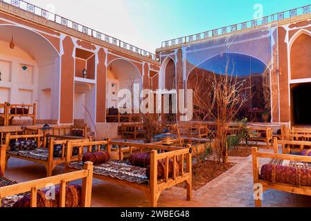 Shaarbaf Cour traditionnelle de l'hôtel. Yazd, Iran. Magnifique hôtel datant de l'ère Qajar (1925-1789) 200 ans ou plus. Banque D'Images