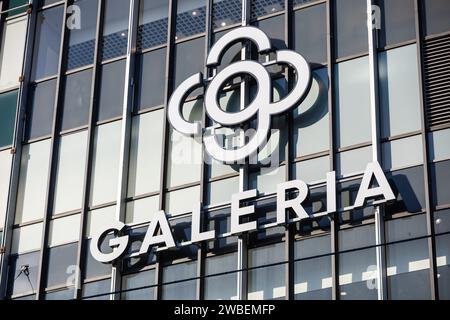 Kassel, Allemagne, le 10 janvier 2023, la chaîne de grands magasins Galeria Karstadt Kaufhof a déposé le bilan pour la troisième fois depuis mai 2020, la fermeture du grand magasin de Kassel est actuellement exclue, mais les employés sont encore en suspens, crédit : Karsten Socher Fotografie/Alamy Live News Banque D'Images