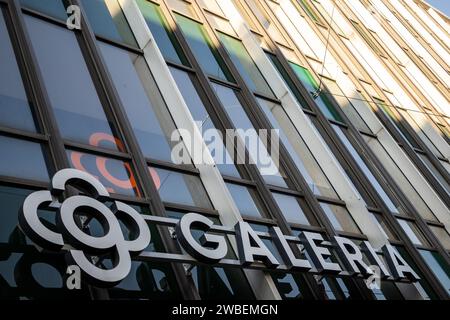 Kassel, Allemagne, le 10 janvier 2023, la chaîne de grands magasins Galeria Karstadt Kaufhof a déposé le bilan pour la troisième fois depuis mai 2020, la fermeture du grand magasin de Kassel est actuellement exclue, mais les employés sont encore en suspens, crédit : Karsten Socher Fotografie/Alamy Live News Banque D'Images