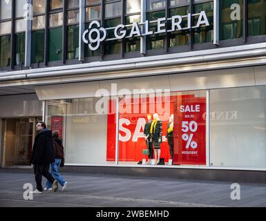 Kassel, Allemagne, le 10 janvier 2023, la chaîne de grands magasins Galeria Karstadt Kaufhof a déposé le bilan pour la troisième fois depuis mai 2020, la fermeture du grand magasin de Kassel est actuellement exclue, mais les employés sont encore en suspens, crédit : Karsten Socher Fotografie/Alamy Live News Banque D'Images