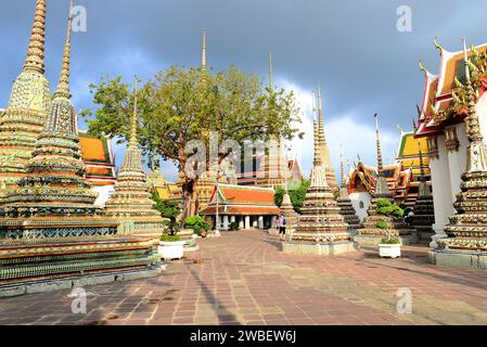 Bangkok, Phra Chedi Rai sur le temple bouddhiste Wat Pho (XVIe siècle). Thaïlande. Banque D'Images