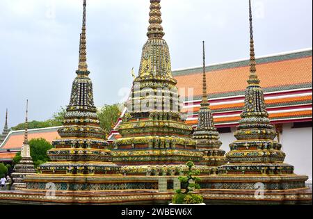 Bangkok, Phra Chedi Rai sur le temple bouddhiste Wat Pho (XVIe siècle). Thaïlande. Banque D'Images