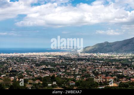 Vue d'ensemble de la ville de Palerme vue de Monreale, Sicile, Italie Banque D'Images