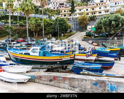 Le joli village côtier de Camara de Lobos à Madère. Banque D'Images