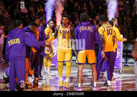 Baton Rouge, LOUISIANE, États-Unis. 09 janvier 2024. Jordan Wright (6) de LSU est présenté à la foule avant l'action de basket-ball de la NCAA entre les Commodores de Vanderbilt et les Tigers de LSU au Pete Maravich Assembly Center à Baton Rouge, LOUISIANE. Jonathan Mailhes/CSM/Alamy Live News Banque D'Images