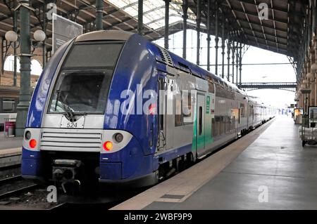 Train de banlieue SNCF, Gare du Nord, Gare du Nord, Paris, France Banque D'Images