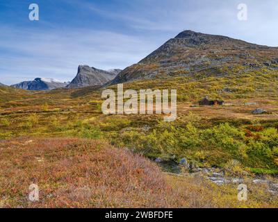 Automne dans le parc national de Reinheimen, montagnes dans la vallée de Valldalen, montagne Stigbotthornet, More og Romsdal, Norvège Banque D'Images