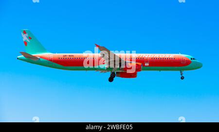 Boryspil, Ukraine - 27 août 2019 : l'avion Airbus A321 (UR-WRI) de Windrose Airlines atterrit à l'aéroport international de Boryspil Banque D'Images