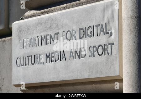 Department for Digital, Culture, Media and Sport Sign, Whitehall, Londres, Royaume-Uni Banque D'Images