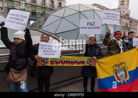 Madrid, Espagne. 10 janvier 2024. Les membres de la communauté équatorienne vivant à Madrid, avec des banderoles et des drapeaux de l'Équateur, ont organisé une manifestation dans le centre de la ville, pour montrer leur solidarité avec l'Équateur, dénoncer la violence et exiger la paix pour l'Équateur. (Image de crédit : © Luis Soto/ZUMA Press Wire) USAGE ÉDITORIAL SEULEMENT! Non destiné à UN USAGE commercial ! Banque D'Images