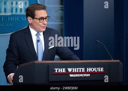 Washington, États-Unis. 10 janvier 2024. John Kirby, coordonnateur du Conseil de sécurité nationale pour les communications stratégiques, prend la parole lors du point de presse à la Maison Blanche le 10 janvier 2024 à Washington, DC. Photo de Julia Nikhinson/Pool/ABACAPRESS.COM crédit : Abaca Press/Alamy Live News Banque D'Images