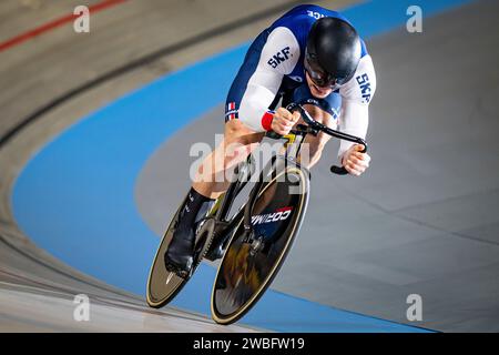 HELAL Rayan ( FRA ) – France – Querformat - quer - horizontal - Paysage - Evénement/Veranstaltung : UEC Track Cycling European Championships 2024 - Apeldoorn - Catégorie/Catégorie : Cyclisme sur piste – Championnats d'Europe - lieu/Ort : Europe – pays-Bas - Apeldoorn - Omnisport - discipline: Team Sprint - Elite hommes - distance : . M - Date/Datum : 10.01.2024 – mercredi – jour 1 - photographe : © Arne Mill - frontalvision.com Banque D'Images