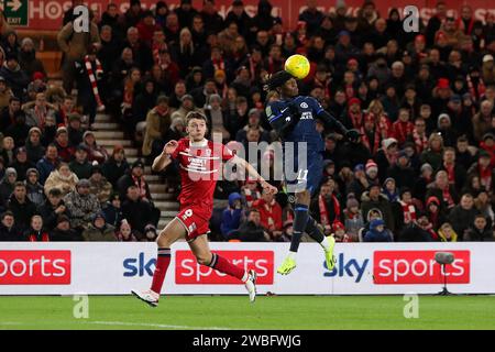 Noni Madueke de Chelsea remporte une tête de DAEL Fry de Middlesbrough lors de la demi-finale de la coupe Carabao 1e étape match entre Middlesbrough et Chelsea au Riverside Stadium, Middlesbrough le mardi 9 janvier 2024. (Photo : Mark Fletcher | MI News) crédit : MI News & Sport / Alamy Live News Banque D'Images