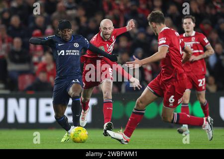 Noni Madueke de Chelsea et Matthew Clarke de Middlesbrough en action lors de la demi-finale de la coupe Carabao 1e étape match entre Middlesbrough et Chelsea au Riverside Stadium, Middlesbrough le mardi 9 janvier 2024. (Photo : Mark Fletcher | MI News) crédit : MI News & Sport / Alamy Live News Banque D'Images