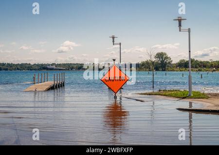 L'élévation du niveau de la mer provoque des inondations en ville. Banque D'Images