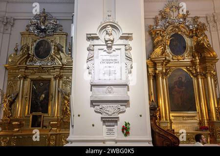 Varsovie, Pologne. Monument funéraire sur un pilier de l'église Sainte-Croix, enfermant le cœur de Frédéric Chopin Banque D'Images